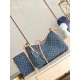 M46855 】Louis Vuitton introduces the new CarryAll medium handbag in Monogram canvas and leather trimmings for a flattering design. With a zipper pocket inside, the removable zipper clutch adds a functional element, with 