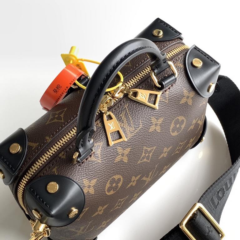 Top of the lineM45571PETITE MALLE SOUPLE HANDBAGThe Petite Malle Souple handbag is crafted from Monogram canvas and incorporates studded leather trims and a leather name tag that speaks to Louis Vuitton's heritage of lug