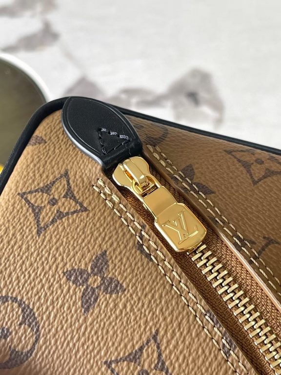 Top [Exclusive M47096 Yellow Flower 】 This Just In Case bag from the SpringSummer 2024 collection is a reinterpretation of Louis Vuitton's travel heritage by designer Nicolas Ghesquière in a new and stylishly glamorous d