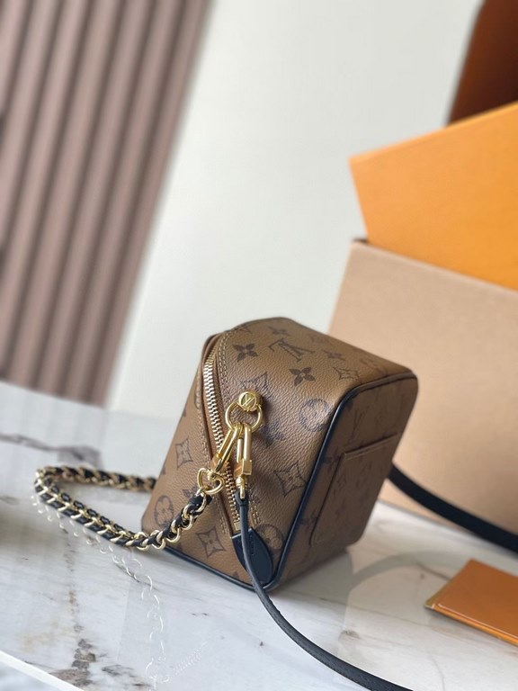 Top [Exclusive M47096 Yellow Flower 】 This Just In Case bag from the SpringSummer 2024 collection is a reinterpretation of Louis Vuitton's travel heritage by designer Nicolas Ghesquière in a new and stylishly glamorous d