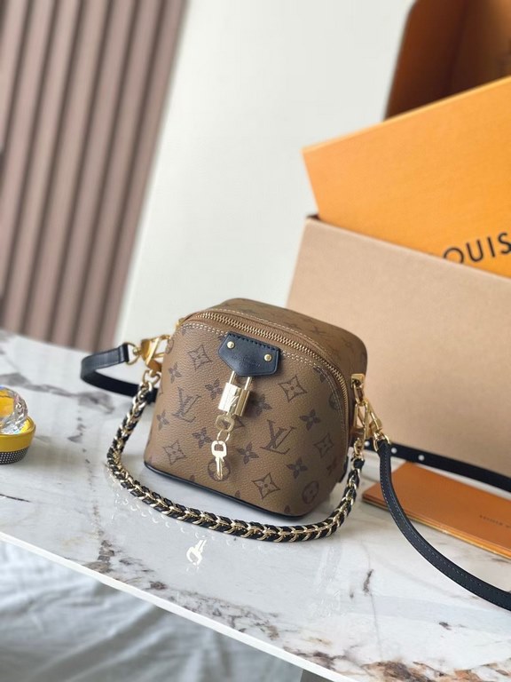 Top [Exclusive M47096 Yellow Flower 】 This Just In Case bag from the SpringSummer 2024 collection is a reinterpretation of Louis Vuitton's travel heritage by designer Nicolas Ghesquière in a new and stylishly glamorous d