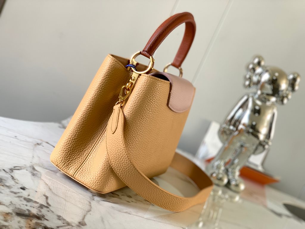 M59466 apricot yellow with light earthy gold clasp]A modern clash of shades in full-grain cowhide leather, this medium Capucines bag features the iconic LV alphabet and side loops, top handles and a detachable shoulder s