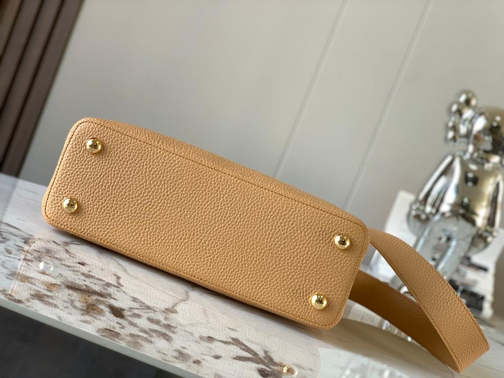 M59466 apricot yellow with light earthy gold clasp]A modern clash of shades in full-grain cowhide leather, this medium Capucines bag features the iconic LV alphabet and side loops, top handles and a detachable shoulder s