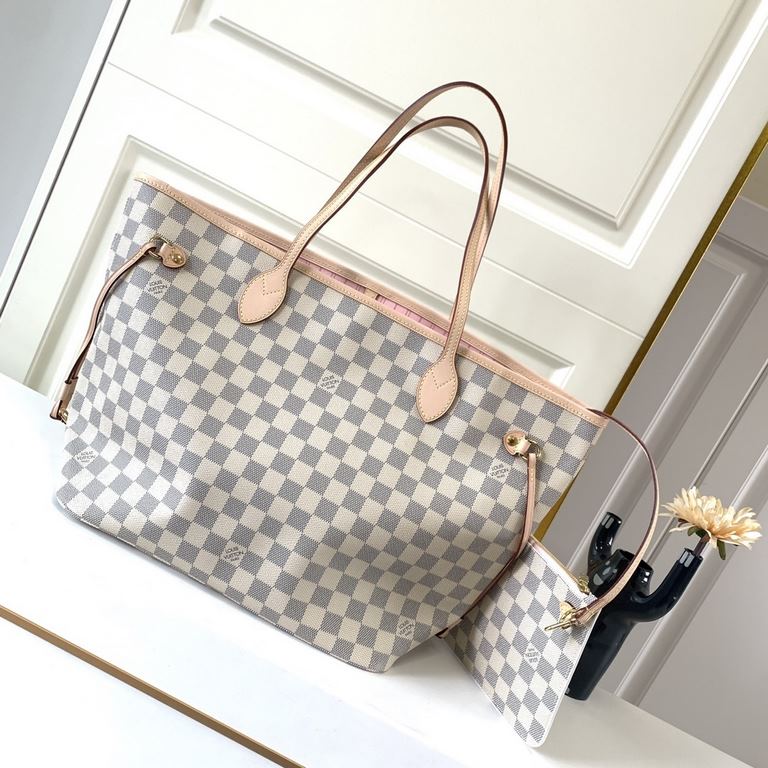 Top grade N41605 white check with powder The leather is genuine French grade A quality, handmade The details of the oiled edges are very delicate Size32x29x17