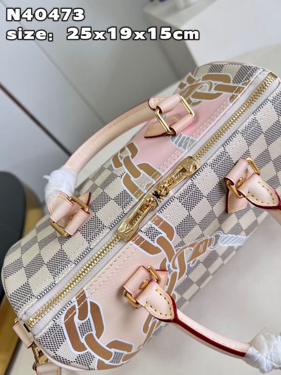 N40473 】This Speedy Bandoulière 25 bag is silkscreened in five colors with a nautical print of chains and ropes on Damier Azur canvas for a summery touch. Explore more carrying options with the rolled leather handles and