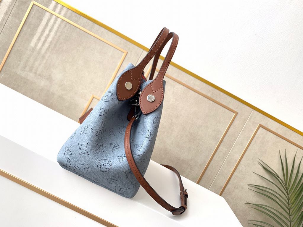 SpecialtyExtra Fine  M54350 Haze Blue] HINA small handbag with double design Spring buckle in the middle of the bag Foldable and stretchable Switch between a tote bag and a modern bucket bag, cut from calfskin leather wi