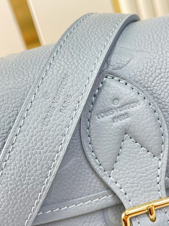 Top   Light BlueThis Diane handbag is made from Louis Vuitton's classic Monogram Empreinte embossed leather, with the brand's logo woven into the removable wide jacquard shoulder strap, m46846 light blue M46388 white m46