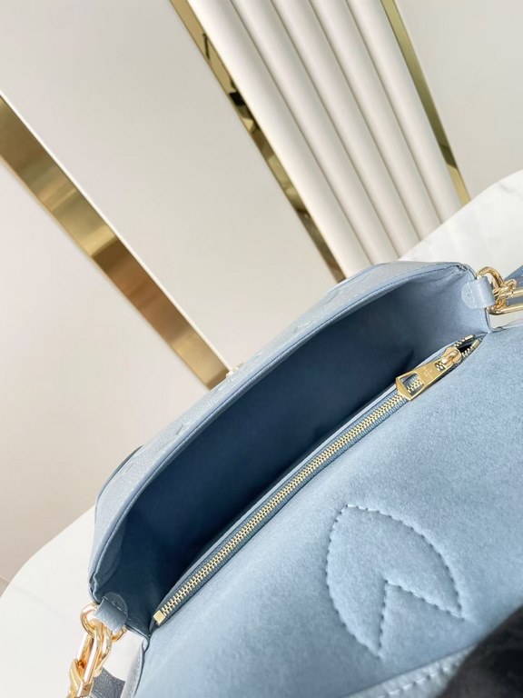 Top   Light BlueThis Diane handbag is made from Louis Vuitton's classic Monogram Empreinte embossed leather, with the brand's logo woven into the removable wide jacquard shoulder strap, m46846 light blue M46388 white m46