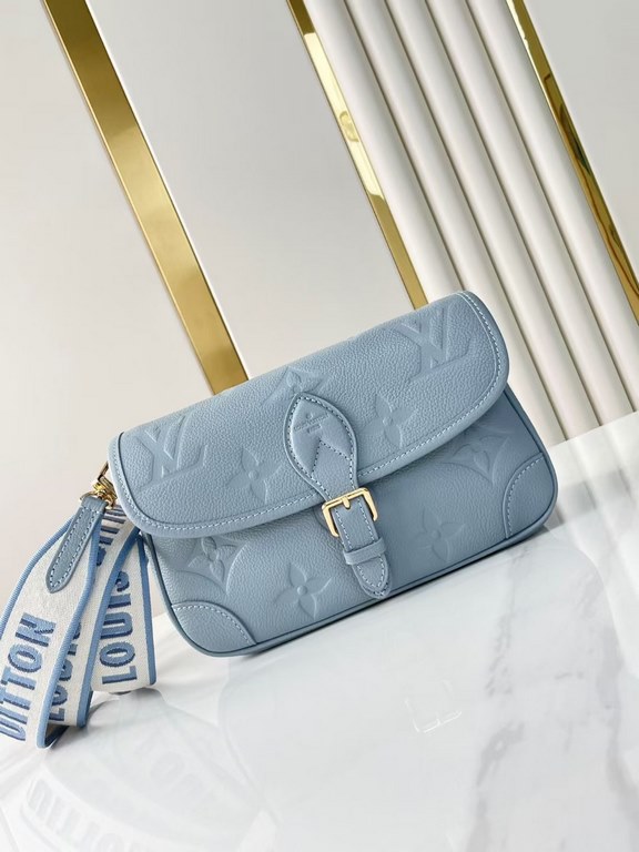 Top   Light BlueThis Diane handbag is made from Louis Vuitton's classic Monogram Empreinte embossed leather, with the brand's logo woven into the removable wide jacquard shoulder strap, m46846 light blue M46388 white m46