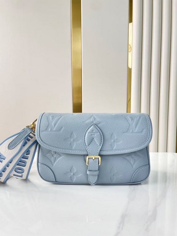 Top   Light BlueThis Diane handbag is made from Louis Vuitton's classic Monogram Empreinte embossed leather, with the brand's logo woven into the removable wide jacquard shoulder strap, m46846 light blue M46388 white m46