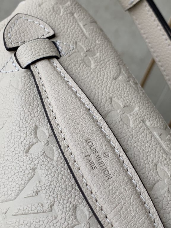 SpecialLouis Vuitton new models to come! Counter quality, original single goods, physical reality!  M44836 white M44812 black leather BUMBAG chest bag, pattern models can be used as a fanny pack, shoulder bag, cross-body