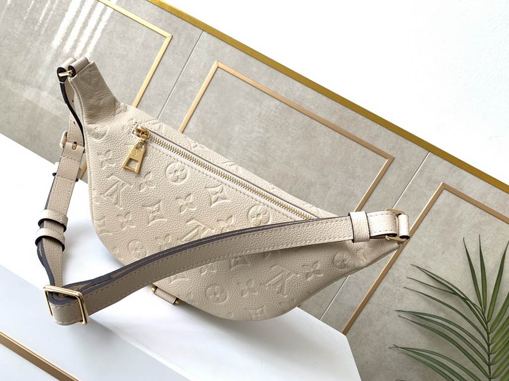 SpecialLouis Vuitton new models to come! Counter quality, original single goods, physical reality!  M44836 white M44812 black leather BUMBAG chest bag, pattern models can be used as a fanny pack, shoulder bag, cross-body