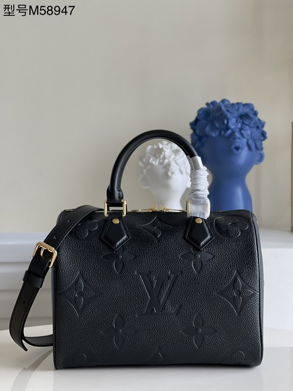 [EXCLUSIVE ACTUAL M58947 BLACK] Speedy Bandoulière 25 handbag with oversized LV letters embossed in Monogram Empreinte leather and a shoulder strap for added crossbody options. Dimensions 25.0 x 19.0 x 15.0 cm (L x H x W