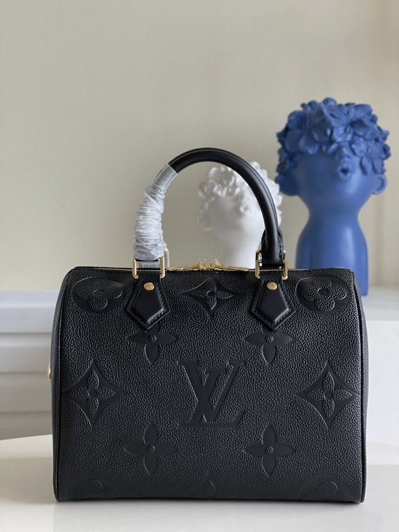 [EXCLUSIVE ACTUAL M58947 BLACK] Speedy Bandoulière 25 handbag with oversized LV letters embossed in Monogram Empreinte leather and a shoulder strap for added crossbody options. Dimensions 25.0 x 19.0 x 15.0 cm (L x H x W