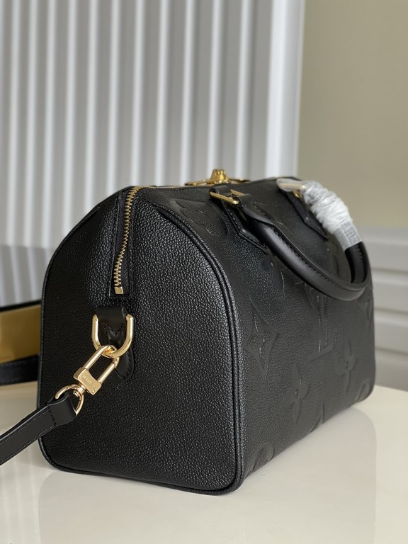 [EXCLUSIVE ACTUAL M58947 BLACK] Speedy Bandoulière 25 handbag with oversized LV letters embossed in Monogram Empreinte leather and a shoulder strap for added crossbody options. Dimensions 25.0 x 19.0 x 15.0 cm (L x H x W