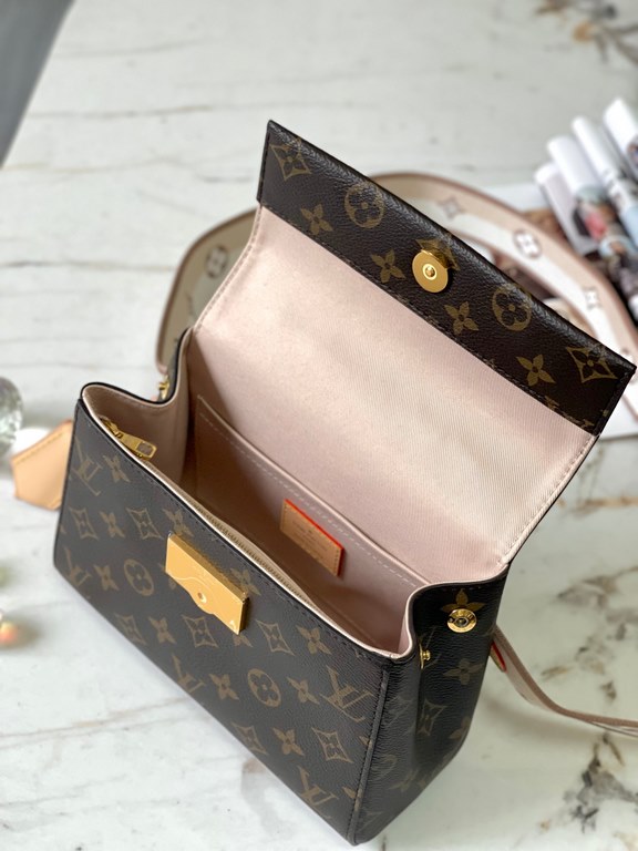 M46055 old flower leather is Italy A grade leather is in the quality, hardware, fabrics, handmade, oil edge, A grade production, the picture is consistent with the product, with a full set of packaging. Size20x16x7.5CM