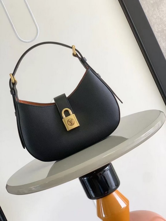 Top M24611 M24990This Low Key Shoulder Bag reaffirms the brand's mastery of craftsmanship with its gorgeous design. In soft cowhide leather in a subdued palette, the adjustable shoulder strap and suede lining add a sophi