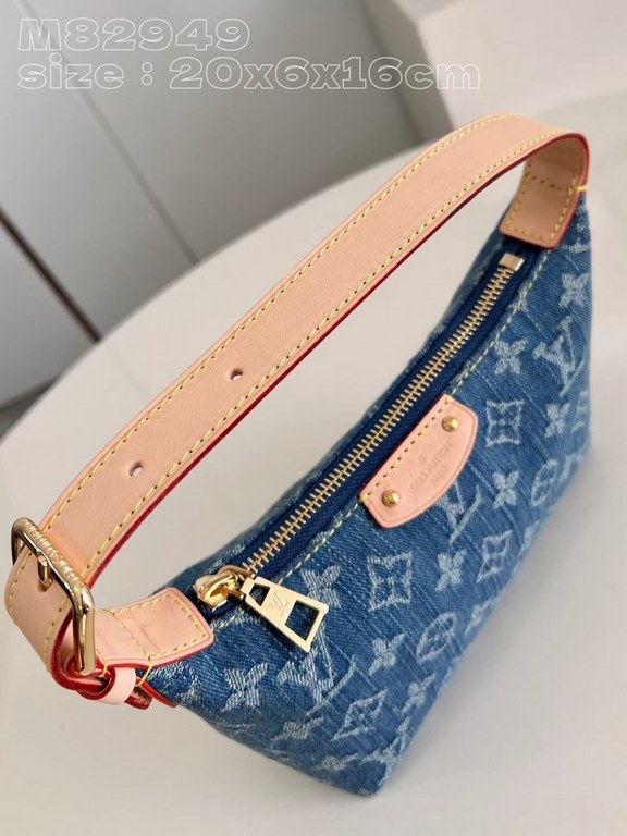 The M82949 Hills Pochette clutch is crafted from Monogram Denim canvas woven from certified denim cotton and finished with a sandwash texture to accentuate the sharp lines. With an adjustable shoulder strap for short-sho