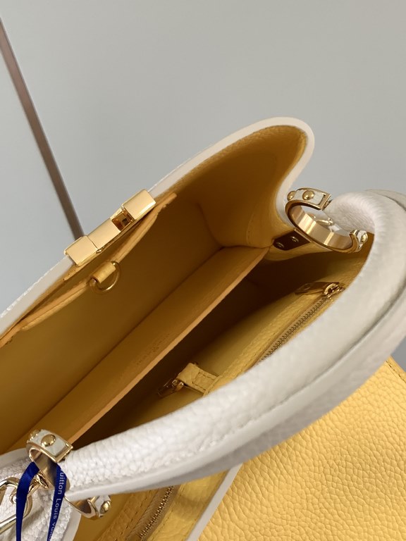 M59465 Pearl White with Pale Yellow Gold Buckle]A modern clash of shades in full-grain cowhide leather, this Capucines BB bag features the iconic LV alphabet and side loops, top handles and a detachable shoulder strap fo