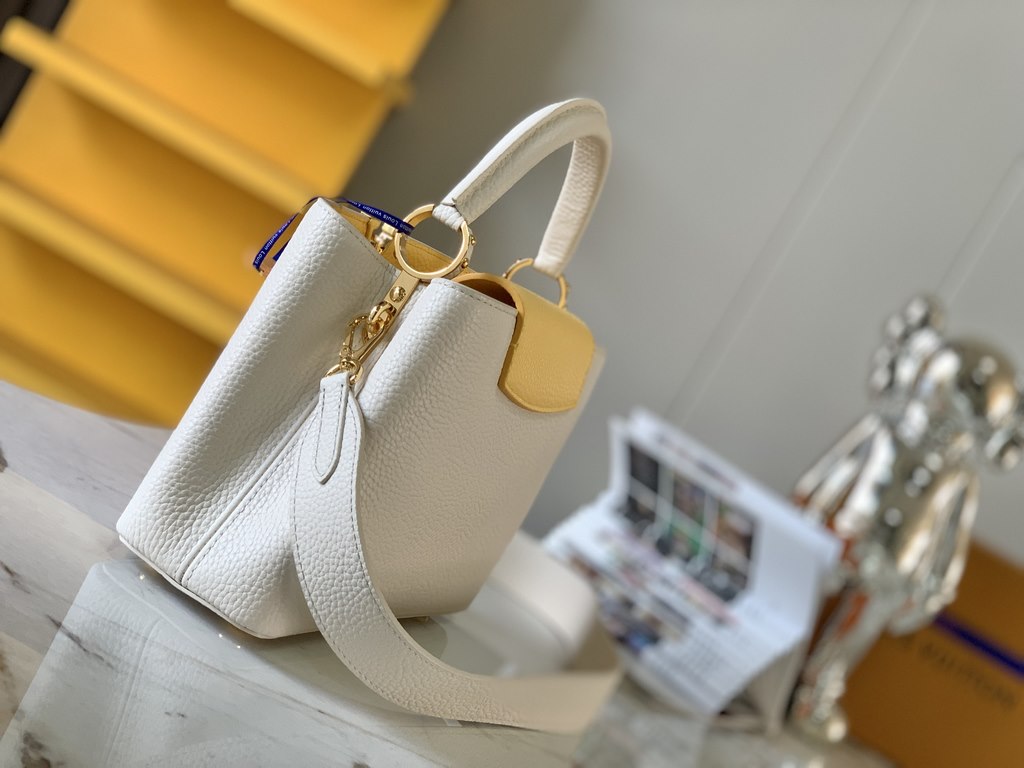 M59465 Pearl White with Pale Yellow Gold Buckle]A modern clash of shades in full-grain cowhide leather, this Capucines BB bag features the iconic LV alphabet and side loops, top handles and a detachable shoulder strap fo