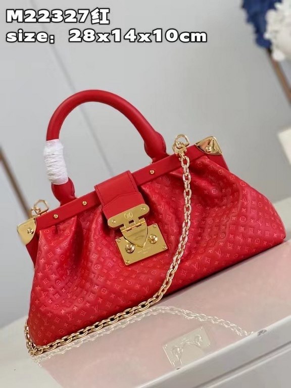 Exclusive M22327 Red 】The Monogram Clutch from the Nanogram Special Collection is made of soft cowhide leather and features a whimsically proportioned Monogram embossed pattern with a slight two-tone effect. A twisted ha