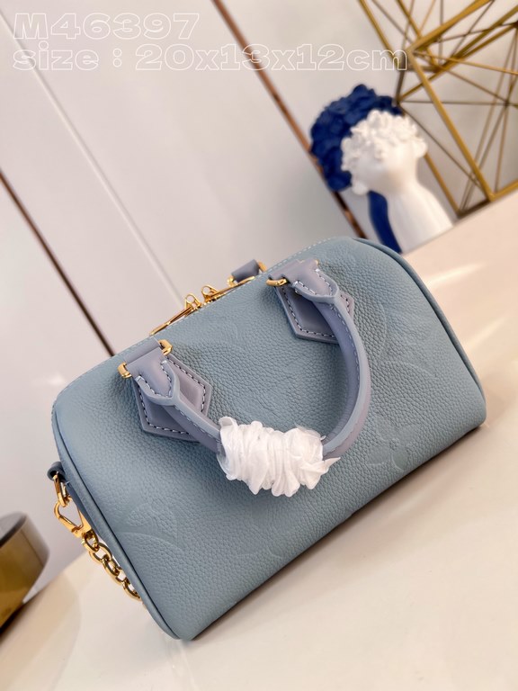 Exclusive M46397 Light Orchid Embossed 】From the new Dégradé collection, the Speedy Bandoulière 20 is a colorful take on the Monogram Empreinte embossed leather that will brighten up any outfit this season. The rolled To