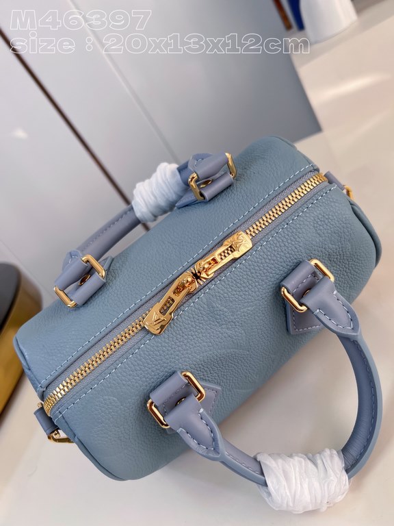 Exclusive M46397 Light Orchid Embossed 】From the new Dégradé collection, the Speedy Bandoulière 20 is a colorful take on the Monogram Empreinte embossed leather that will brighten up any outfit this season. The rolled To