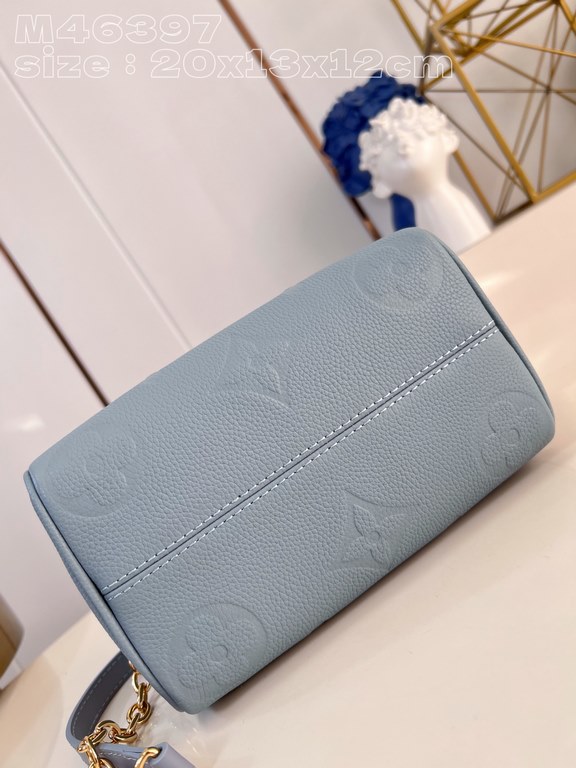 Exclusive M46397 Light Orchid Embossed 】From the new Dégradé collection, the Speedy Bandoulière 20 is a colorful take on the Monogram Empreinte embossed leather that will brighten up any outfit this season. The rolled To