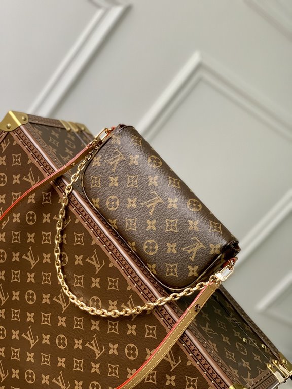 Comes fully packagedThe top-of-the-line M81911 Wallet On Chain Ivy handbag is made of Monogram canvas, inspired by the Sac Recoleta handbags of the 2000s. A card compartment and zippered interior pocket hold your daily n