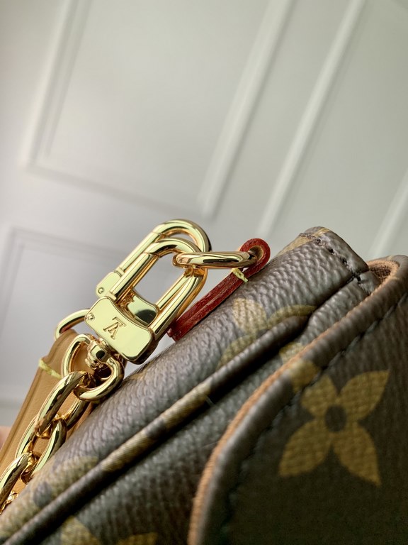 Comes fully packagedThe top-of-the-line M81911 Wallet On Chain Ivy handbag is made of Monogram canvas, inspired by the Sac Recoleta handbags of the 2000s. A card compartment and zippered interior pocket hold your daily n