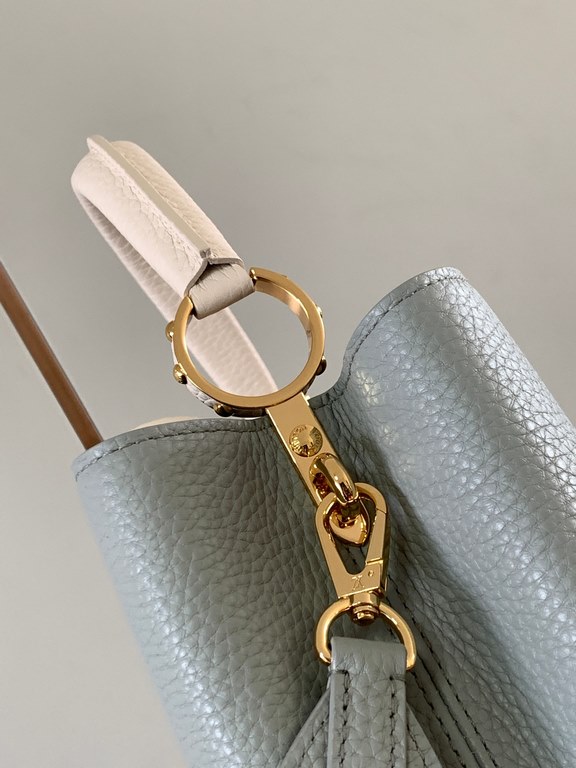 M59465 Minaret Gray with Pearl Platinum Buckle]A modern clash of shades in full-grain cowhide leather, this Capucines BB bag features the iconic LV alphabet and side loops, top handles and a detachable shoulder strap for