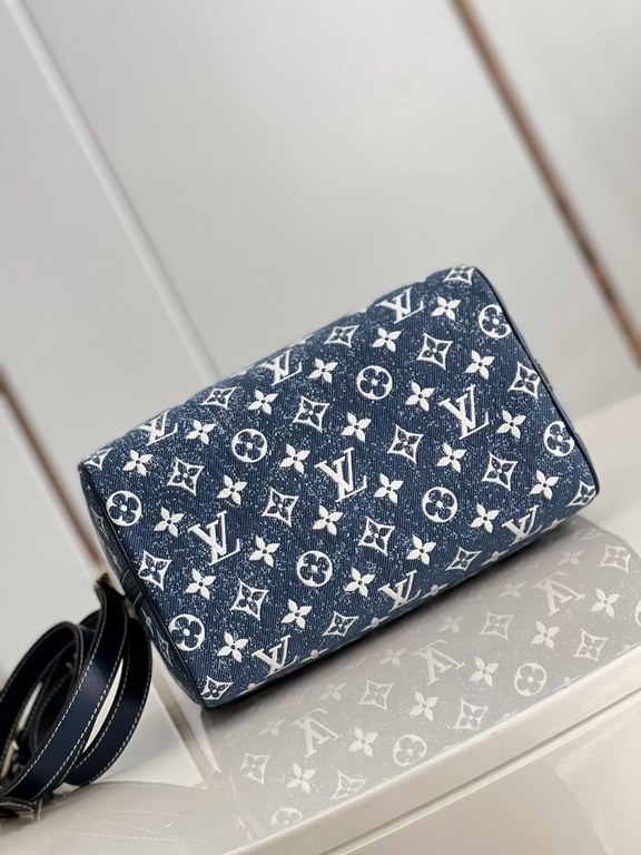 Top of the lineM59609 The Speedy Bandoulière 25 is a relaxed bag in Monogram jacquard denim with cowhide trimmings, and the Monogram jacquard weave has been refined over time to look as good as new. Detailed features25 x