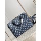 Top of the lineM59609 The Speedy Bandoulière 25 is a relaxed bag in Monogram jacquard denim with cowhide trimmings, and the Monogram jacquard weave has been refined over time to look as good as new. Detailed features25 x