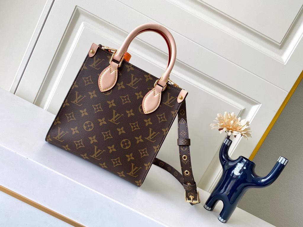 The top-of-the-line M45847 Sac Plat BB handbag combines Monogram canvas and leather trimmings to recreate the classic appeal of the 1968 design, with a fabric lining, appliqués and zippered pockets, a detachable Monogram