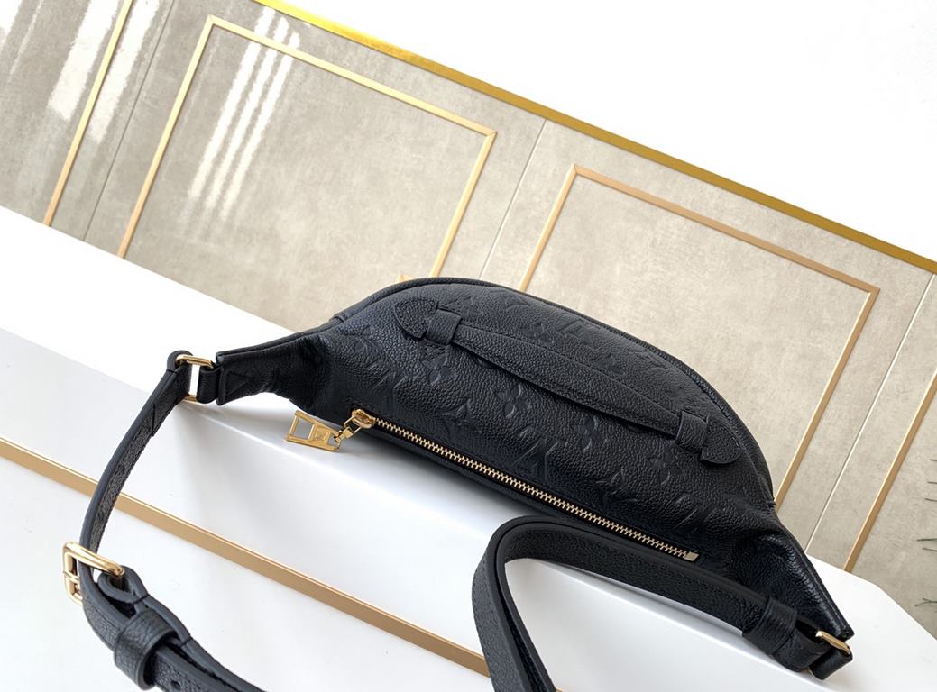 SpecialLouis Vuitton new models to come! Counter quality, original single goods, physical reality!  M44836 white M44812 black leather BUMBAG chest bag, pattern models can be used as a fanny pack, shoulder bag, cross-body