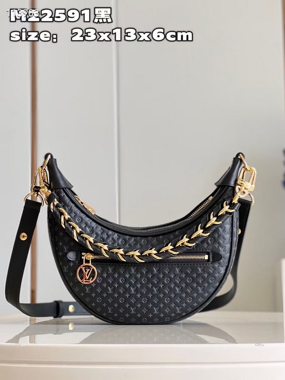 Exclusive M22591 Black 】The Loop bag, made of cowhide leather, is decorated with a miniature version of the Monogram pattern. The colorful silkscreened LV monogram logo and Monogram floral pattern create a gentle contras