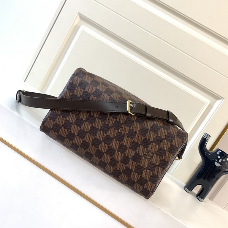 Top Premium N41368 A masterpiece of classic design, the Speedy 25 handbag can be carried slung, over the shoulder or in a handheld position for a stylish look. The fresh, soft Damier Azur canvas adds a touch of glamour. 