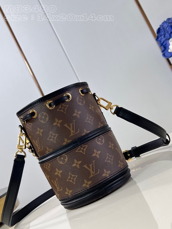 Exclusive to M83480 】The Canoé bag is made from Monogram canvas and combines the Noé and Cannes bags, with the drawstring of the former and the molded bottom of the latter, for a stylish and functional look. The braided 