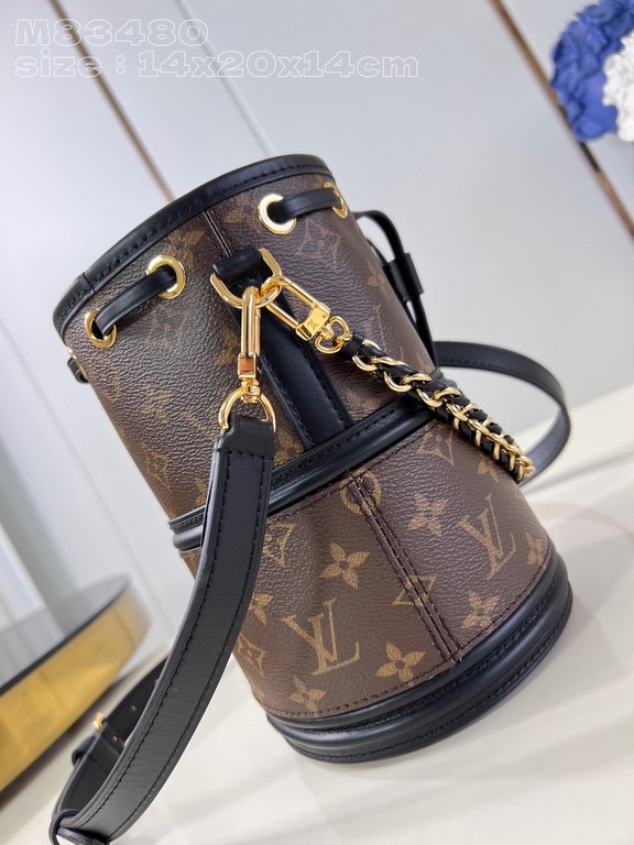 Exclusive to M83480 】The Canoé bag is made from Monogram canvas and combines the Noé and Cannes bags, with the drawstring of the former and the molded bottom of the latter, for a stylish and functional look. The braided 