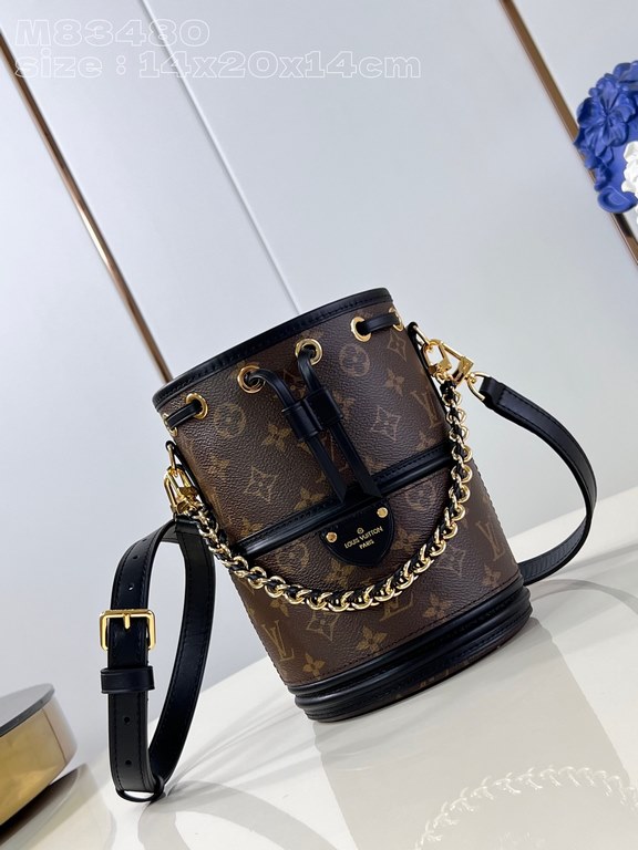 Exclusive to M83480 】The Canoé bag is made from Monogram canvas and combines the Noé and Cannes bags, with the drawstring of the former and the molded bottom of the latter, for a stylish and functional look. The braided 