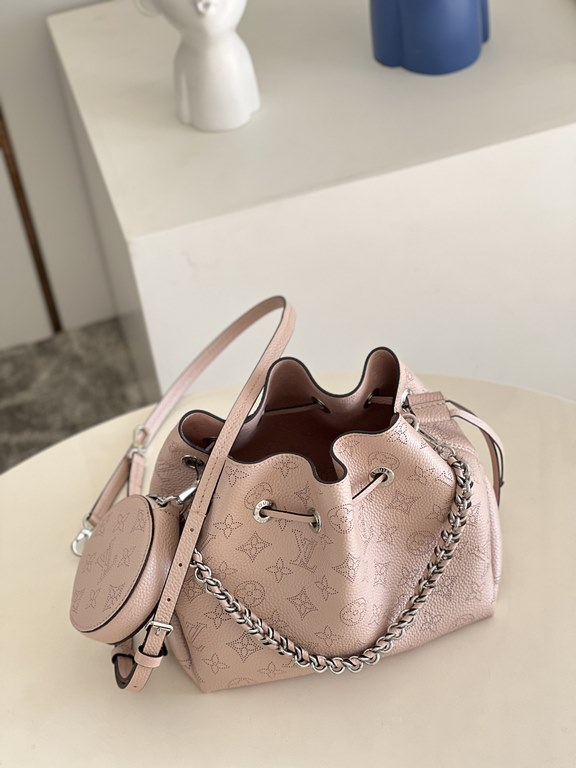 SpecialtyM58791 Pearlescent Pink] M58792 M57068 M57201 The Bella Bucket Bag is crafted from cut-out cowhide leather with a metallic sheen that accentuates the perforated Monogram pattern. The sleek silhouette and round-n