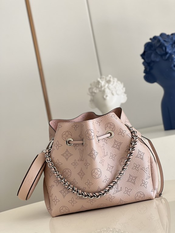 SpecialtyM58791 Pearlescent Pink] M58792 M57068 M57201 The Bella Bucket Bag is crafted from cut-out cowhide leather with a metallic sheen that accentuates the perforated Monogram pattern. The sleek silhouette and round-n