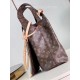 Exclusive M46817 】This large Atlantis bag is made from Monogram canvas and features an innovative shopper shape with an attention-grabbing LV monogram nameplate that emphasizes the brand's identity. The zippered interior