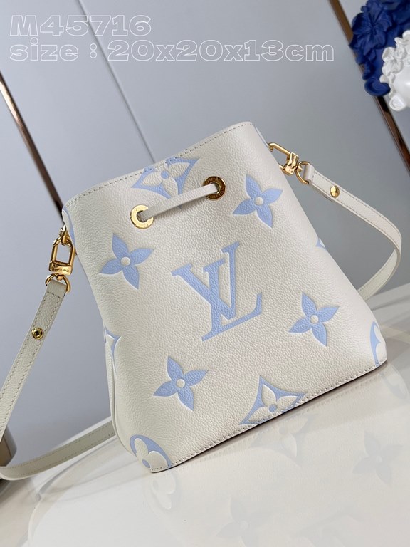 Exclusive M45716 Milk White Printed Blue 】This Néonoé BB bag is rendered in springtime colors, with LV's letters and Monogram flowers embossed on Monogram Empreinte cowhide leather. The brightly lined interior and centra