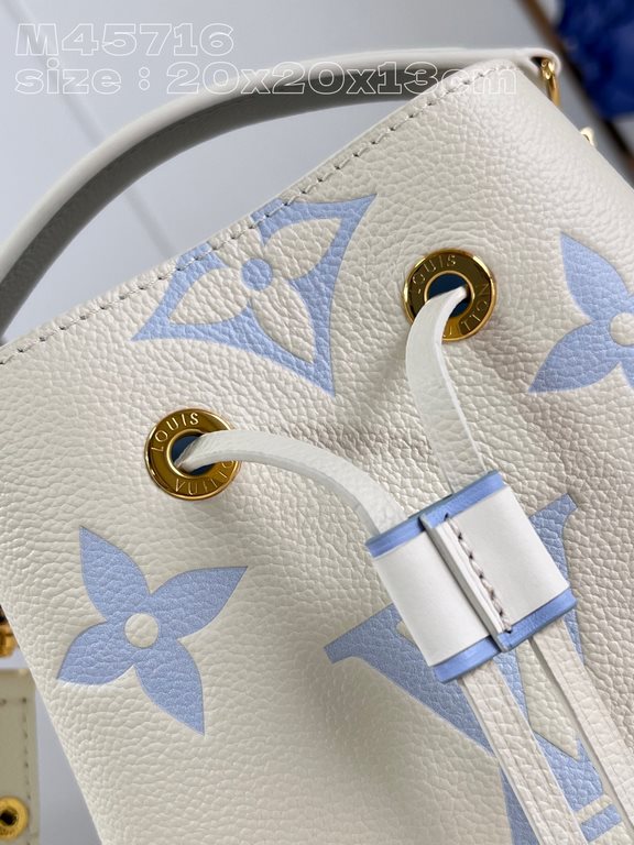 Exclusive M45716 Milk White Printed Blue 】This Néonoé BB bag is rendered in springtime colors, with LV's letters and Monogram flowers embossed on Monogram Empreinte cowhide leather. The brightly lined interior and centra