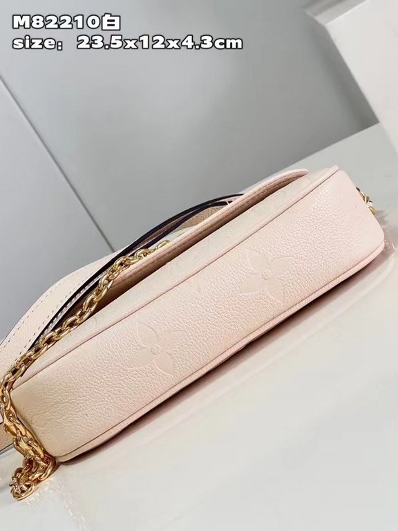 M82210 White 】The Wallet on Chain Ivy is embossed with a large Monogram pattern on grained Monogram Empreinte leather, making it an on-trend choice for everyday and evening occasions. The short chain and detachable, adju