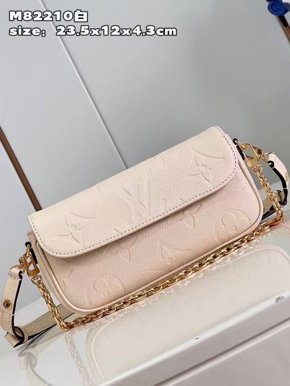 M82210 White 】The Wallet on Chain Ivy is embossed with a large Monogram pattern on grained Monogram Empreinte leather, making it an on-trend choice for everyday and evening occasions. The short chain and detachable, adju