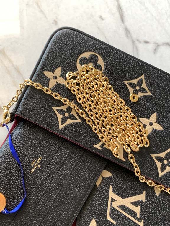 Top M80482 BlackThis Pochette Félicie chain bag in Monogram Empreinte leather with Monogram print has an envelope configuration with a removable inner pocket. It can be worn as a clutch or a shoulder bag with a chain.Det