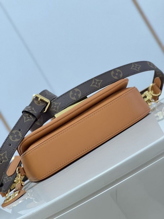 TopThe M20393 Brown M20396 Swing bag was unveiled on the SpringSummer 2022 runway, with an on-trend reinterpretation of Louis Vuitton's Pochette Métis bag, a long and slender bag. The classic S-lock closure extends its p