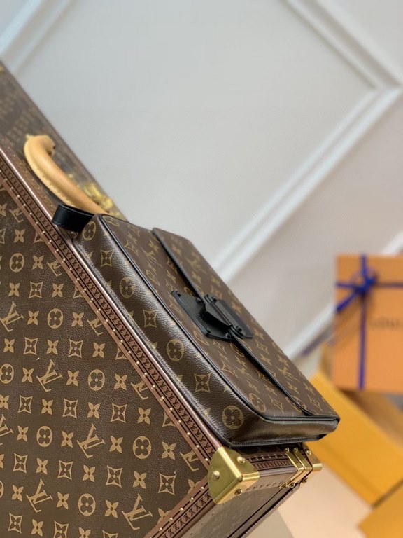 Top of the lineThe M80560S LOCK 4A bag is made of Monogram Macassar canvas and features a new and innovative S-shaped closure inspired by Georges Vuitton's hard case closure from 1886. With a large main compartment and 6